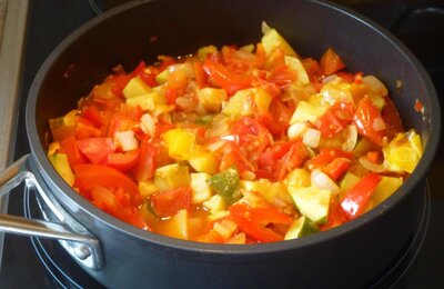 Gemüseletscho mit Zucchini