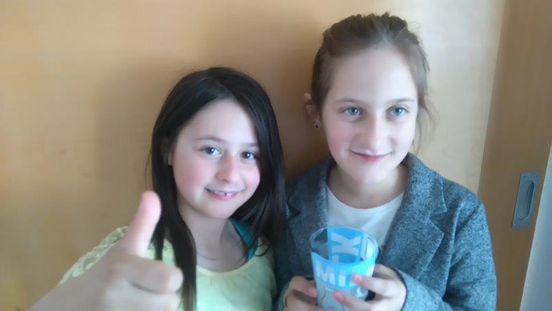 Kinder mit Milch_Melanie Meißl